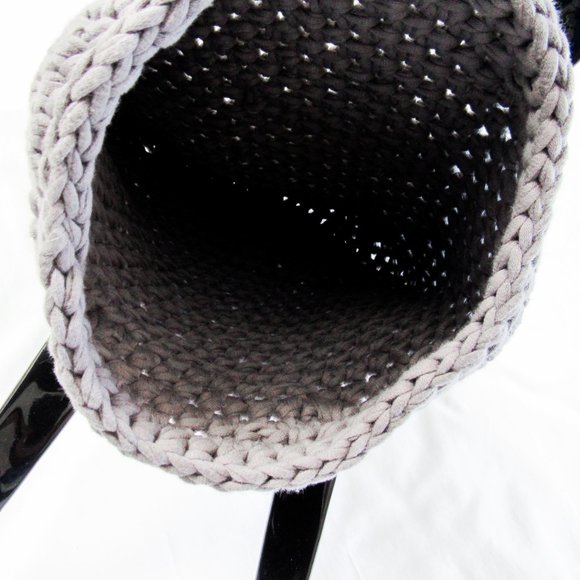 Chic + Minimal Knit Tote Purse Fashion Bag in Charcoal Grey - Picture 6 of 8